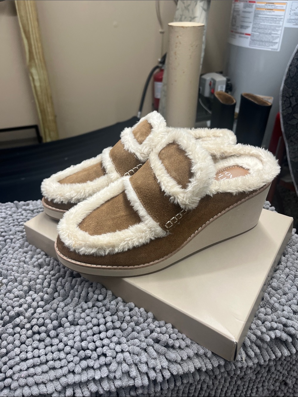 Donald PLINER 9.5 SUEDE Mule w/ original box NWT
